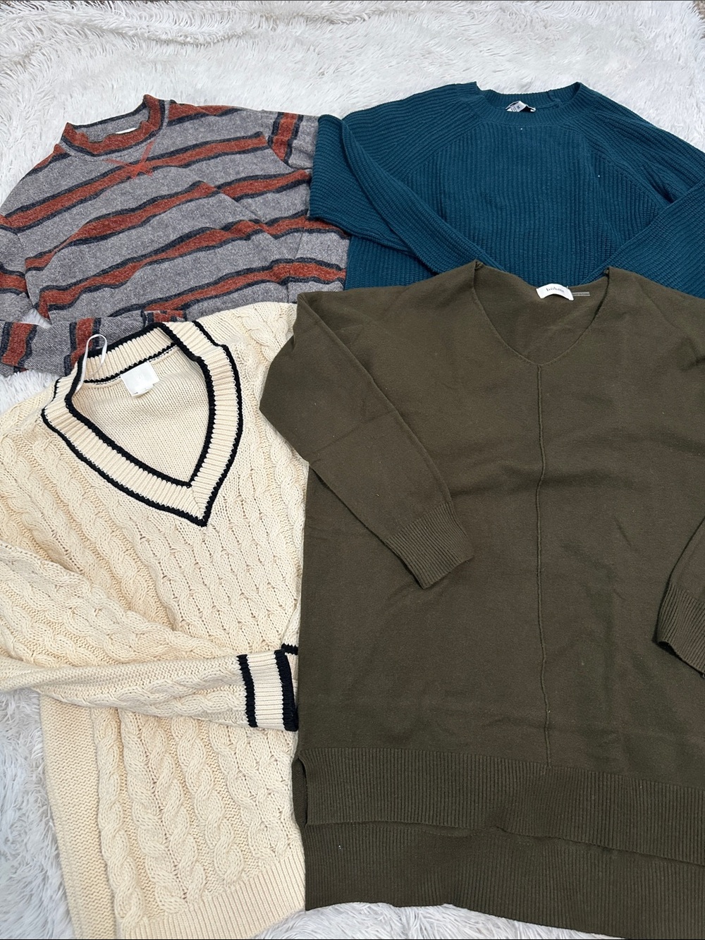 🕯️ Bundle of 4 Woman’s Sweaters Size M